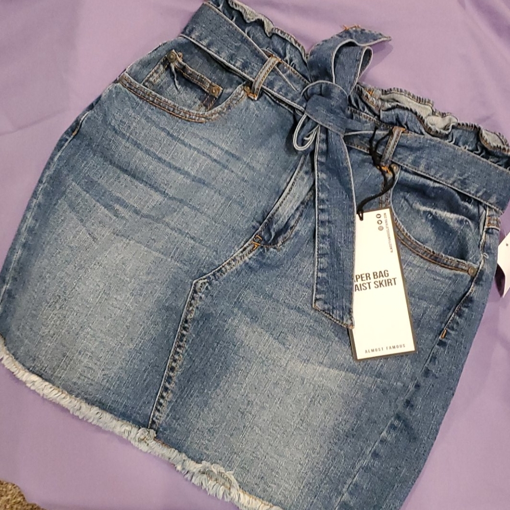 Skirt - Picture 2 of 3